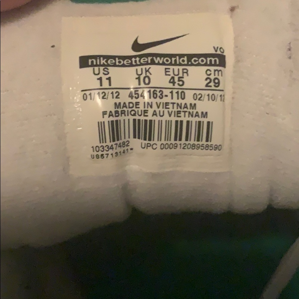 Nike Basketball Shoes - Picture 3 of 3